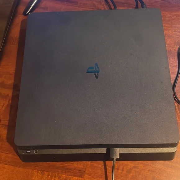 SONY PS4 Bundle - Picture 4 of 11